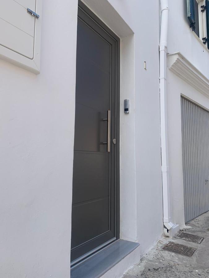 Smyrnis Apartments Ermoupoli Dış mekan fotoğraf